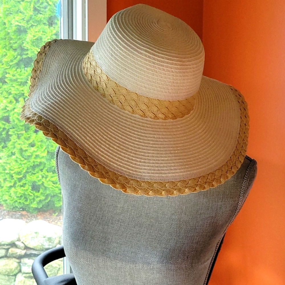Nwt Earthbound Summer Hat